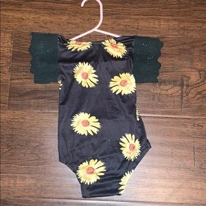 Baby girl subflower romper